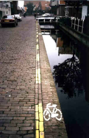 Funny/s_cycle_path.jpg